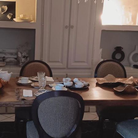 La Maison Perchee Aigues-Mortes Bagian luar foto
