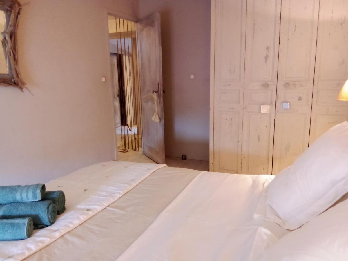 La Maison Perchee Aigues-Mortes Bagian luar foto