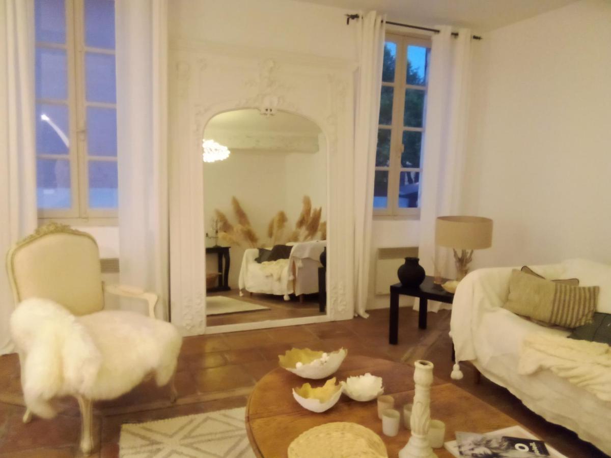 La Maison Perchee Aigues-Mortes Bagian luar foto