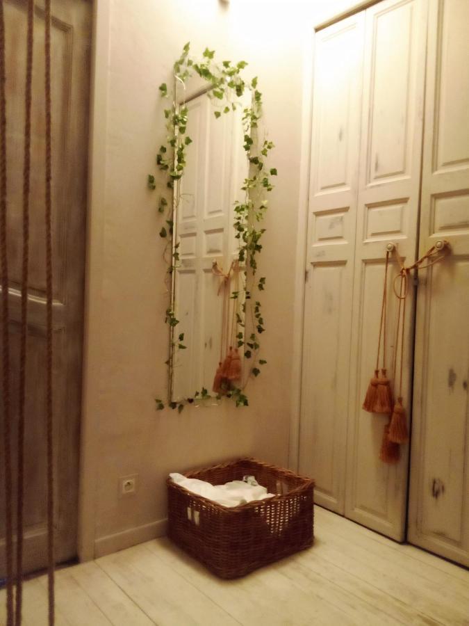 La Maison Perchee Aigues-Mortes Bagian luar foto