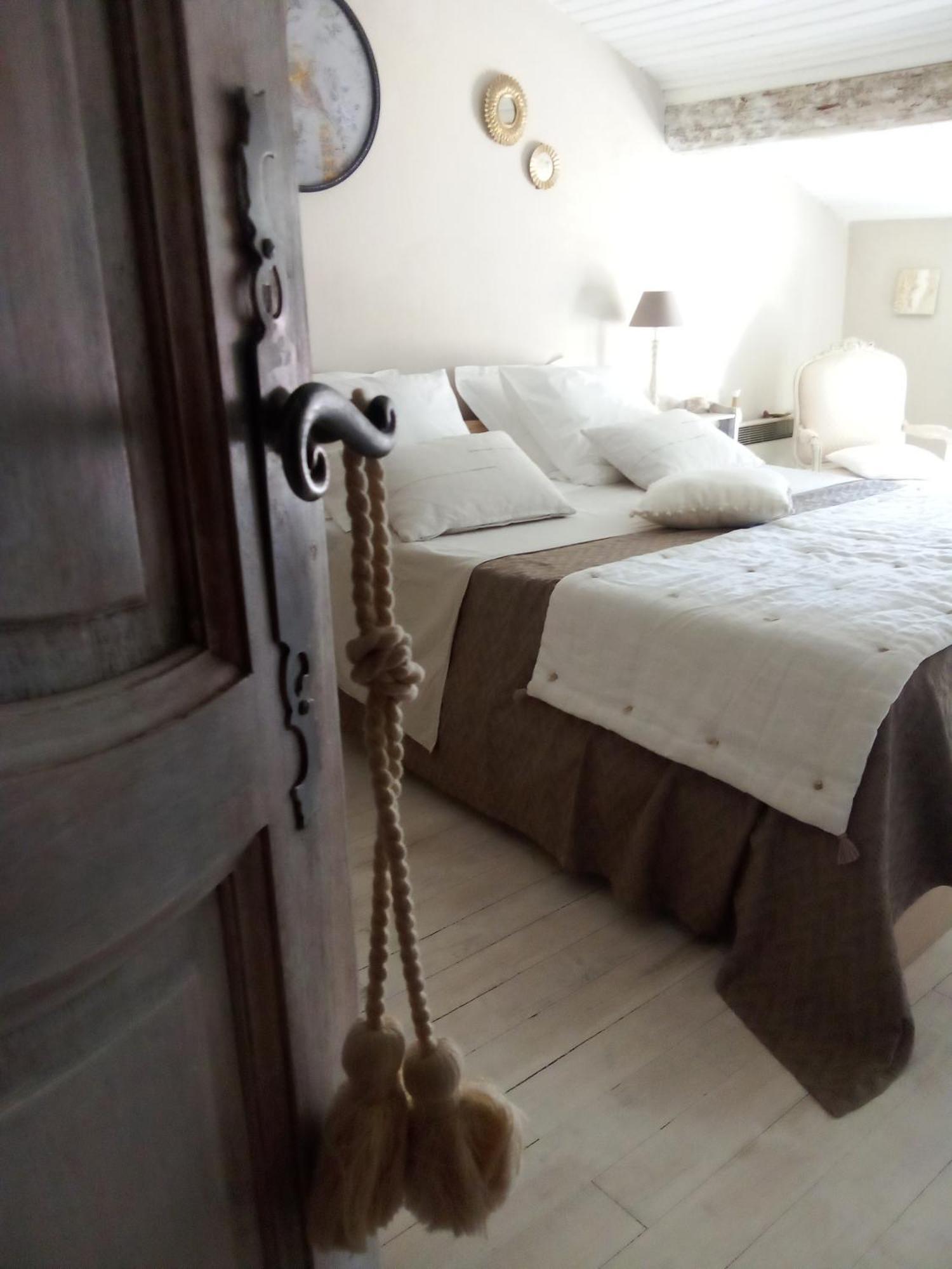 La Maison Perchee Aigues-Mortes Bagian luar foto