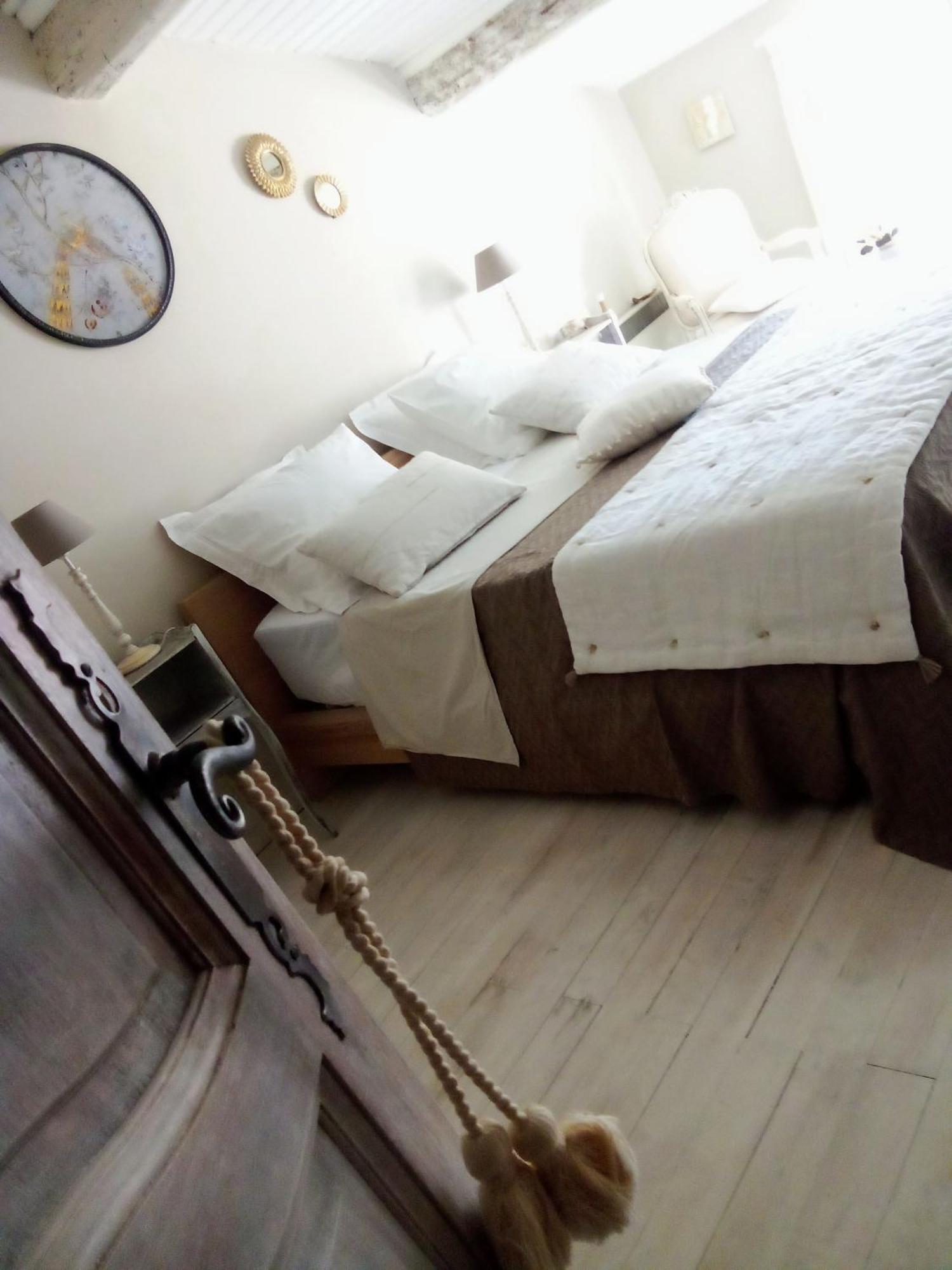 La Maison Perchee Aigues-Mortes Ruang foto