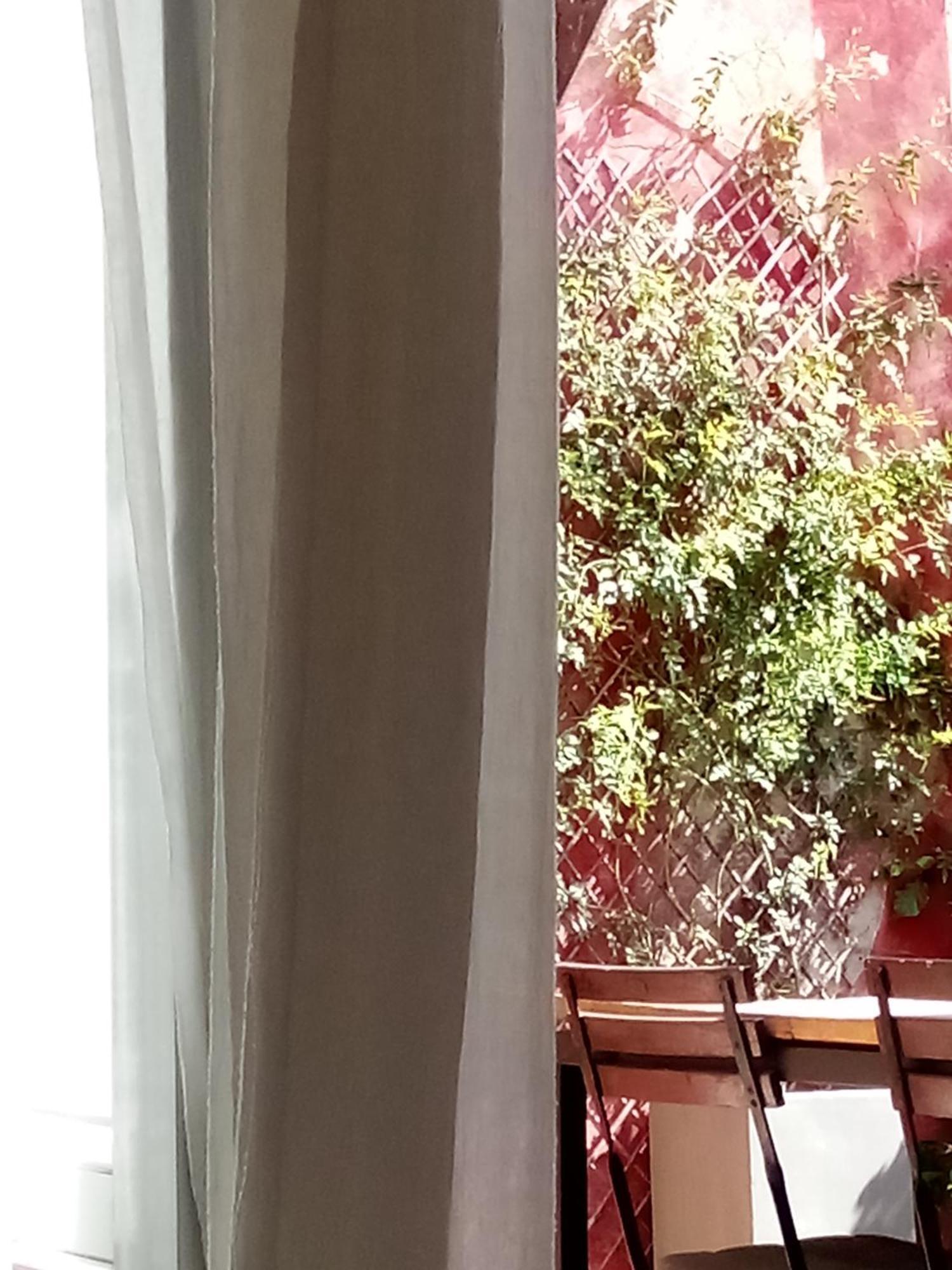 La Maison Perchee Aigues-Mortes Ruang foto