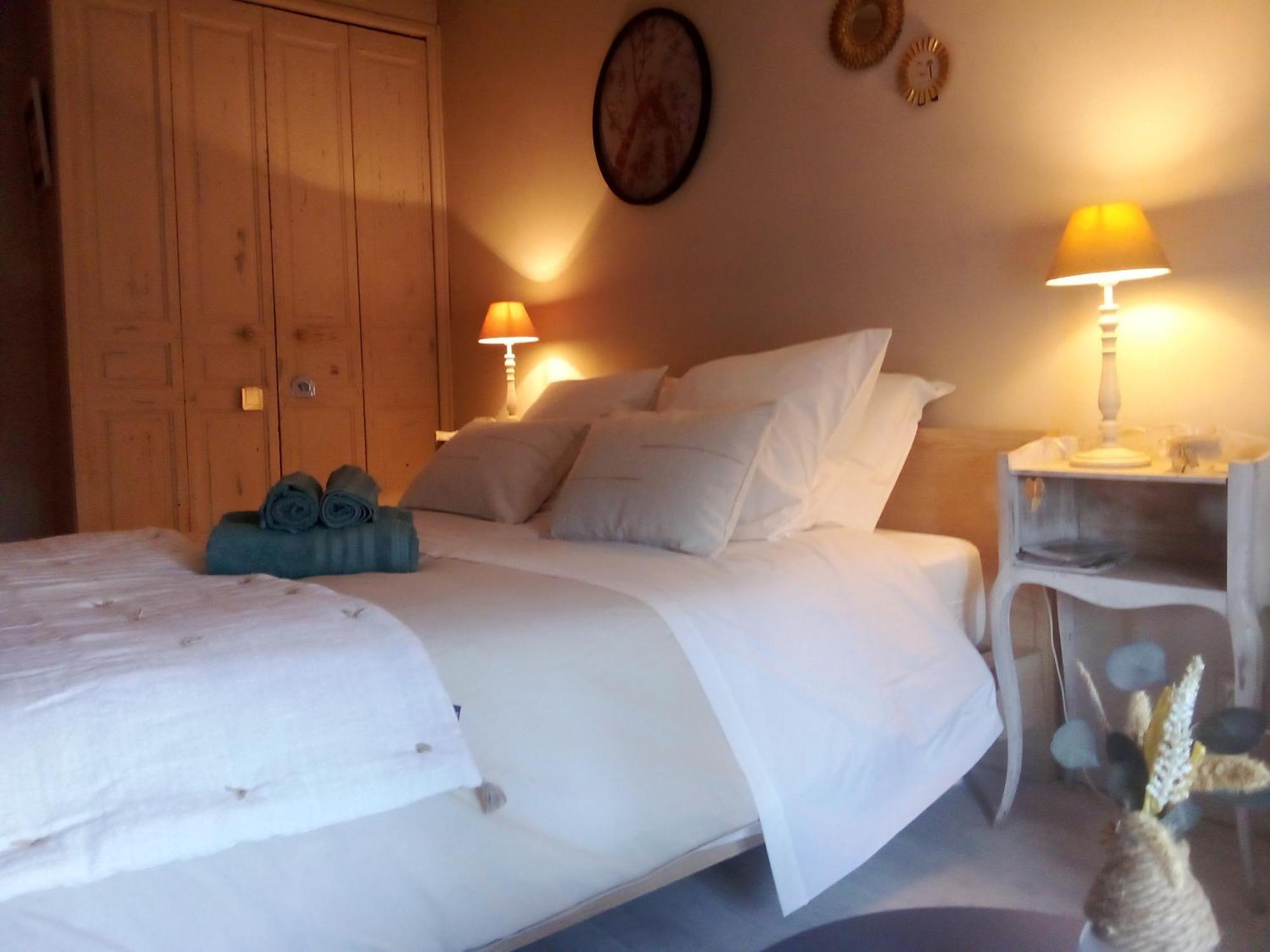 La Maison Perchee Aigues-Mortes Ruang foto