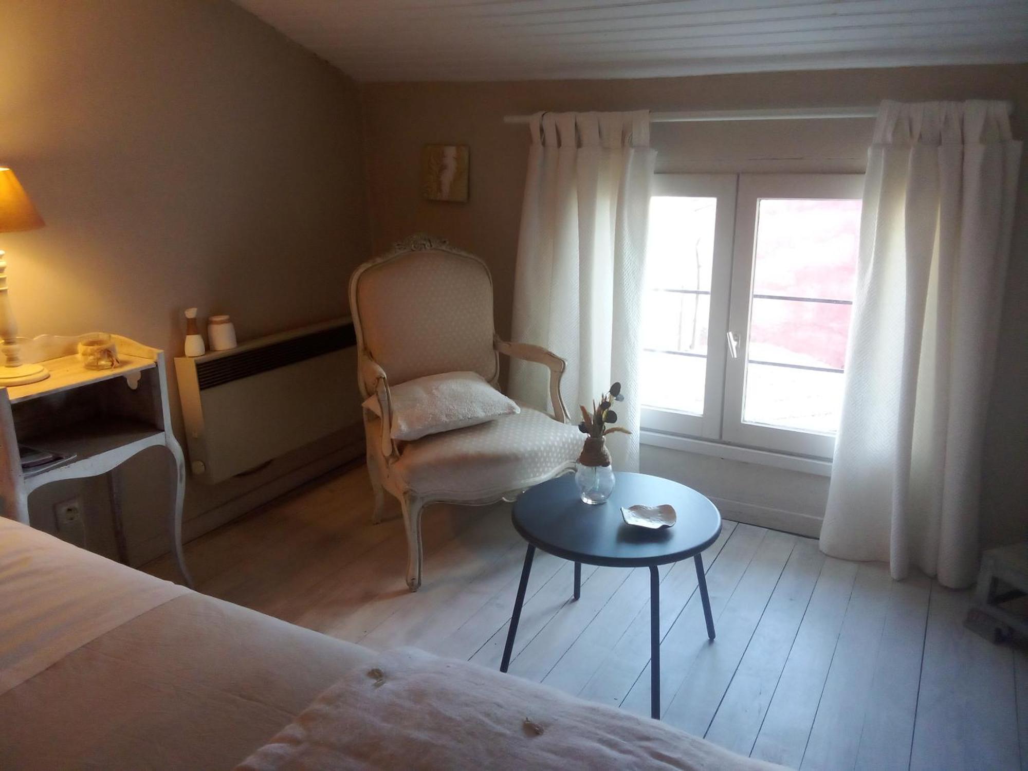 La Maison Perchee Aigues-Mortes Ruang foto