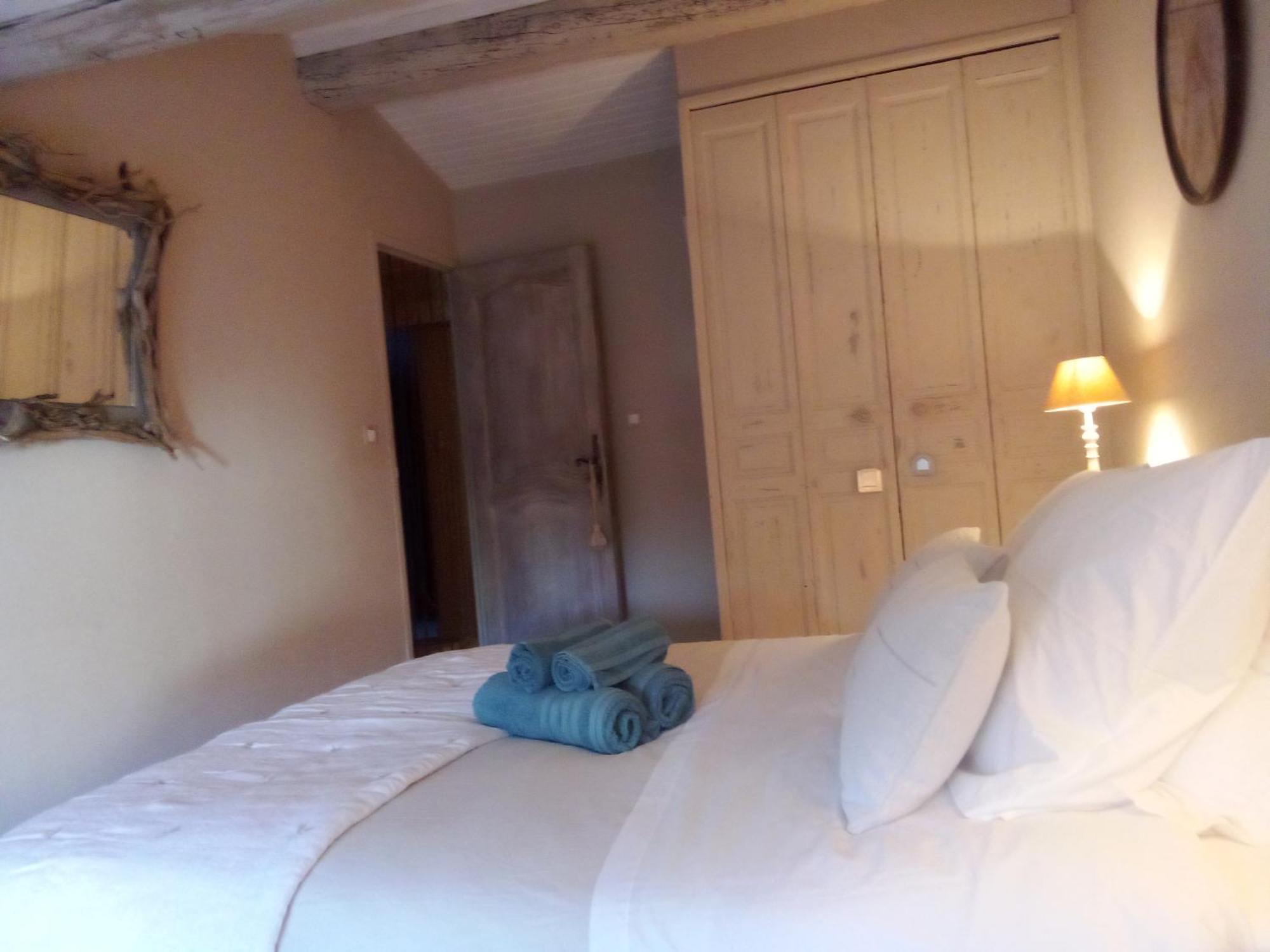 La Maison Perchee Aigues-Mortes Ruang foto